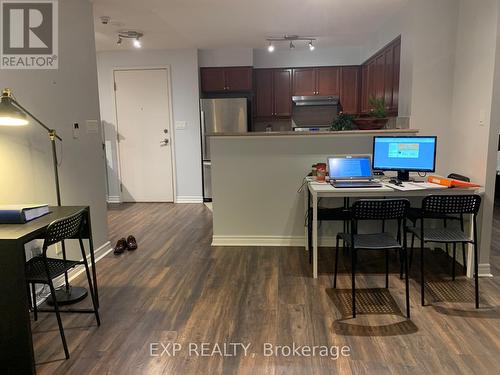 616 - 3880 Duke Of York Boulevard, Mississauga, ON - Indoor Photo Showing Kitchen