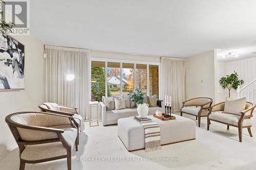 120 Leland Road, London, ON - Indoor Photo Showing Living Room