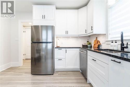 1748 Hall Avenue, Windsor, ON - Indoor Photo Showing Kitchen