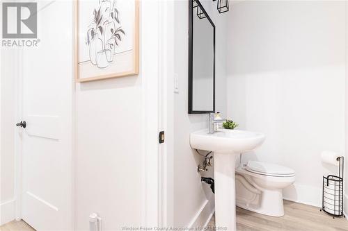 1748 Hall Avenue, Windsor, ON - Indoor Photo Showing Bathroom