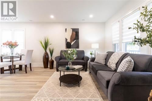 1748 Hall Avenue, Windsor, ON - Indoor Photo Showing Living Room