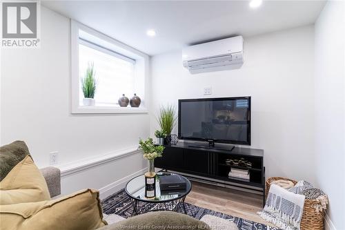 1748 Hall Avenue, Windsor, ON - Indoor Photo Showing Living Room