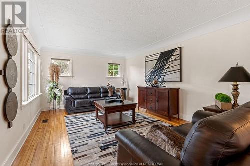 29 Bayshore Drive, Leamington, ON - Indoor Photo Showing Living Room