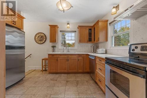 29 Bayshore Drive, Leamington, ON - Indoor Photo Showing Kitchen