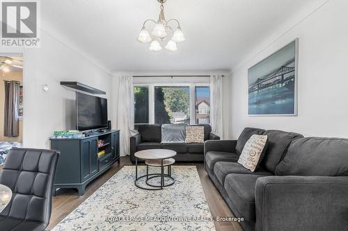 36 Fawell Avenue, St. Catharines, ON - Indoor Photo Showing Living Room