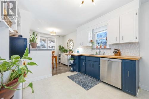 1058 Wellington Street, Sarnia, ON - Indoor Photo Showing Kitchen