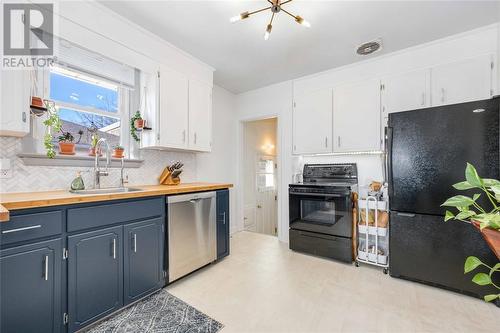 1058 Wellington Street, Sarnia, ON - Indoor Photo Showing Kitchen