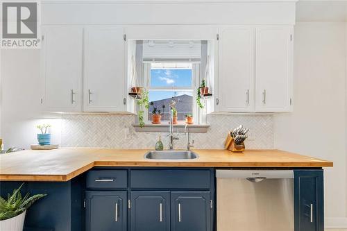 1058 Wellington Street, Sarnia, ON - Indoor Photo Showing Kitchen