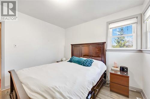 1058 Wellington Street, Sarnia, ON - Indoor Photo Showing Bedroom