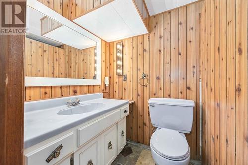 1058 Wellington Street, Sarnia, ON - Indoor Photo Showing Bathroom