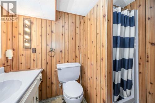 1058 Wellington Street, Sarnia, ON - Indoor Photo Showing Bathroom