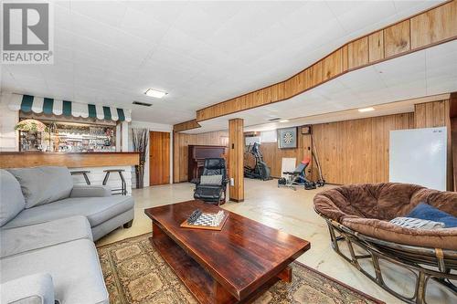 1058 Wellington Street, Sarnia, ON - Indoor Photo Showing Living Room