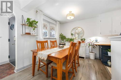 1058 Wellington Street, Sarnia, ON - Indoor Photo Showing Dining Room