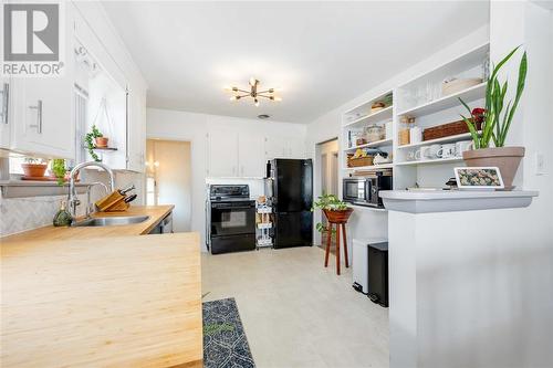 1058 Wellington Street, Sarnia, ON - Indoor Photo Showing Kitchen