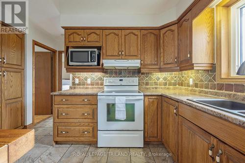 21217 Taits Road, Southwest Middlesex, ON - Indoor Photo Showing Kitchen