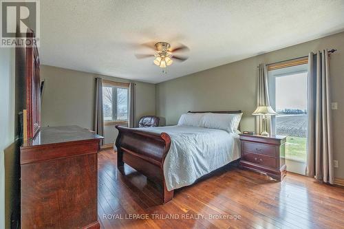 21217 Taits Road, Southwest Middlesex, ON - Indoor Photo Showing Bedroom