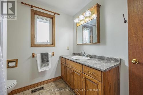 21217 Taits Road, Southwest Middlesex, ON - Indoor Photo Showing Bathroom