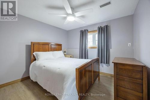 21217 Taits Road, Southwest Middlesex, ON - Indoor Photo Showing Bedroom