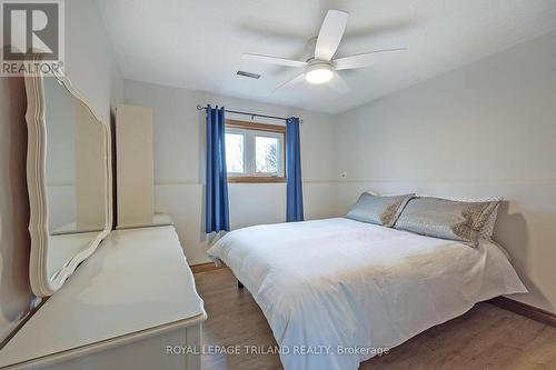 21217 Taits Road, Southwest Middlesex, ON - Indoor Photo Showing Bedroom