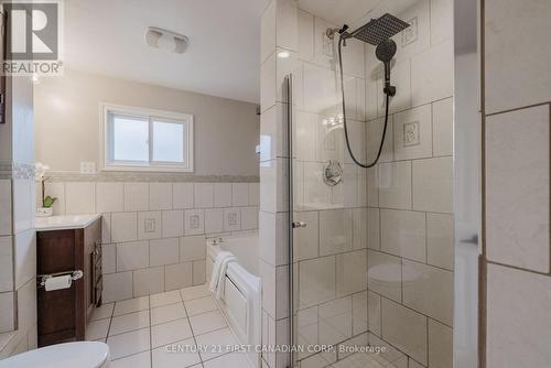 113 Appel Street, London, ON - Indoor Photo Showing Bathroom