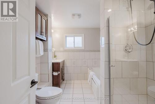 113 Appel Street, London, ON - Indoor Photo Showing Bathroom