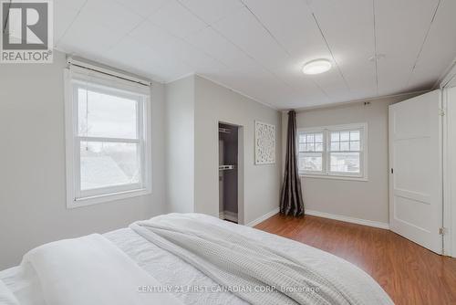 113 Appel Street, London, ON - Indoor Photo Showing Bedroom