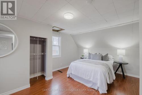 113 Appel Street, London, ON - Indoor Photo Showing Bedroom