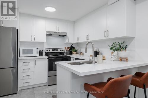 15 - 350 Camelot Court, Oshawa (Eastdale), ON - Indoor Photo Showing Kitchen With Double Sink With Upgraded Kitchen