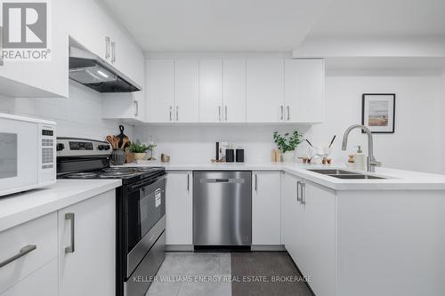 15 - 350 Camelot Court, Oshawa (Eastdale), ON - Indoor Photo Showing Kitchen With Double Sink