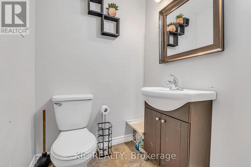 19 - 233 Innisfil Street, Barrie, ON - Indoor Photo Showing Bathroom