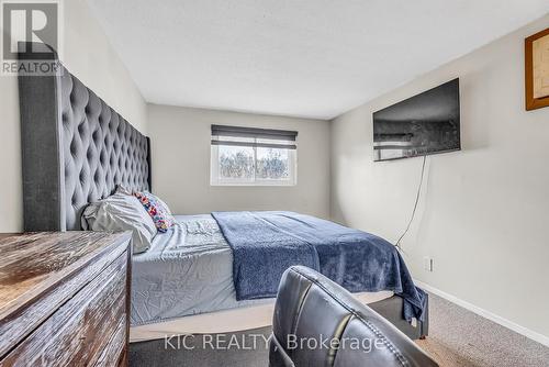 19 - 233 Innisfil Street, Barrie, ON - Indoor Photo Showing Bedroom