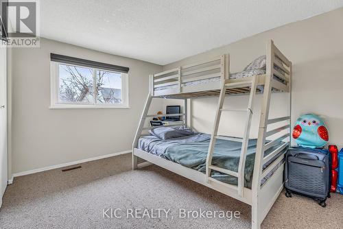 19 - 233 Innisfil Street, Barrie, ON - Indoor Photo Showing Bedroom