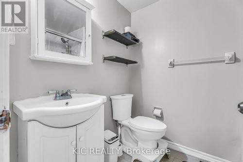 19 - 233 Innisfil Street, Barrie, ON - Indoor Photo Showing Bathroom