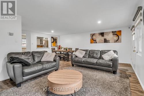 19 - 233 Innisfil Street, Barrie, ON - Indoor Photo Showing Living Room