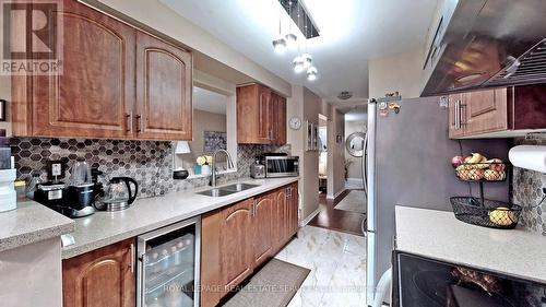 5290 Brookwood Court, Mississauga, ON - Indoor Photo Showing Kitchen With Double Sink