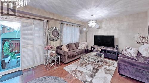 5290 Brookwood Court, Mississauga, ON - Indoor Photo Showing Living Room