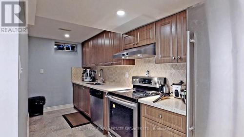 5290 Brookwood Court, Mississauga, ON - Indoor Photo Showing Kitchen