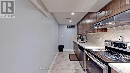 5290 Brookwood Court, Mississauga, ON - Indoor Photo Showing Kitchen