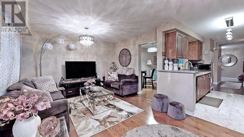 5290 Brookwood Court, Mississauga, ON - Indoor Photo Showing Living Room