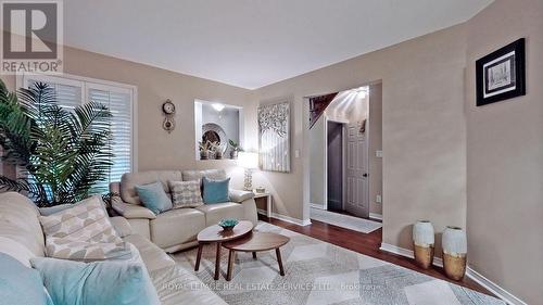 5290 Brookwood Court, Mississauga, ON - Indoor Photo Showing Living Room