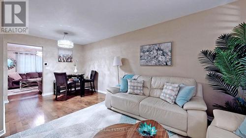 5290 Brookwood Court, Mississauga, ON - Indoor Photo Showing Living Room