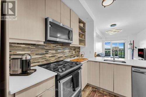 1010 - 4633 Glen Erin Drive N, Mississauga, ON - Indoor Photo Showing Kitchen