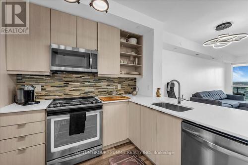 1010 - 4633 Glen Erin Drive N, Mississauga, ON - Indoor Photo Showing Kitchen With Stainless Steel Kitchen With Upgraded Kitchen