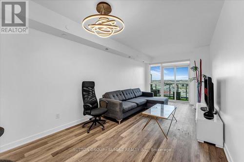 1010 - 4633 Glen Erin Drive N, Mississauga, ON - Indoor Photo Showing Living Room