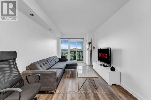 1010 - 4633 Glen Erin Drive N, Mississauga, ON - Indoor Photo Showing Living Room