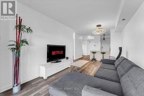 1010 - 4633 Glen Erin Drive N, Mississauga, ON - Indoor Photo Showing Living Room