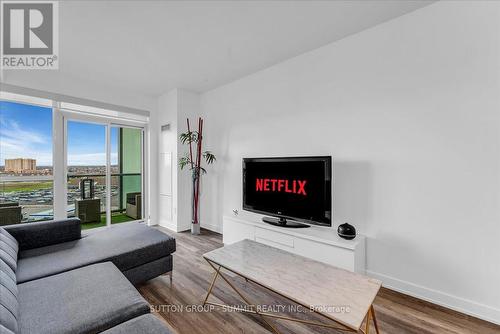 1010 - 4633 Glen Erin Drive N, Mississauga, ON - Indoor Photo Showing Living Room