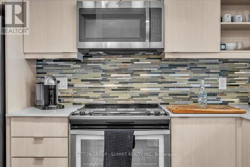 1010 - 4633 Glen Erin Drive N, Mississauga, ON - Indoor Photo Showing Kitchen