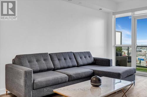 1010 - 4633 Glen Erin Drive N, Mississauga, ON - Indoor Photo Showing Living Room