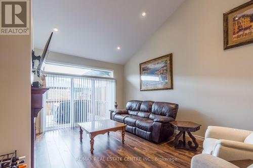 82 Covington Crescent, Belleville, ON - Indoor Photo Showing Living Room